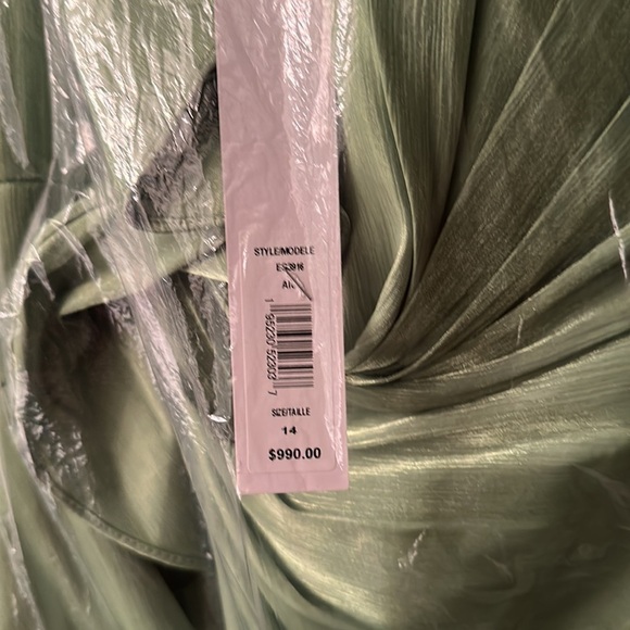 NWT Green Badgley Mischka Botanical Formal One Shoulder Ruffle Gown NEW - Picture 12 of 14